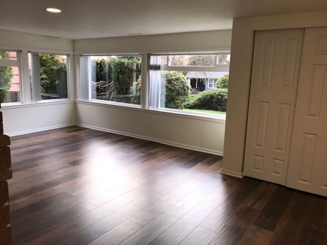 Building Photo - Pre-leasing-Beautiful Bryant Large Remodel...
