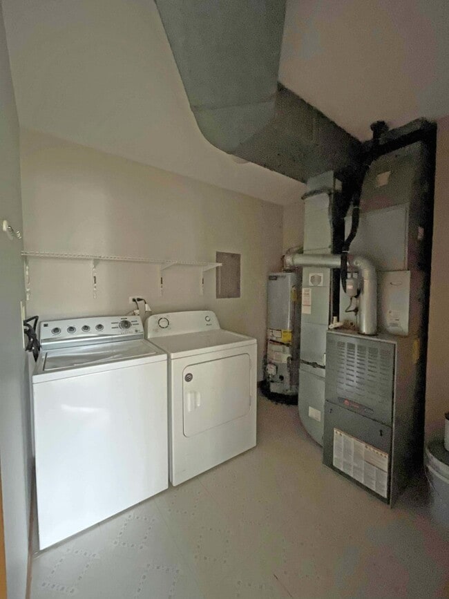 Building Photo - 328 Mulberry Ct