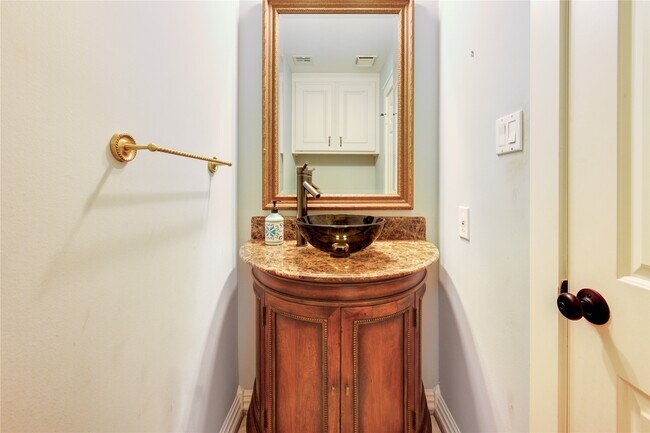 Building Photo - 607 Barkers Cove