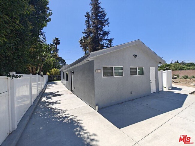 Building Photo - 8617 Hatillo Ave