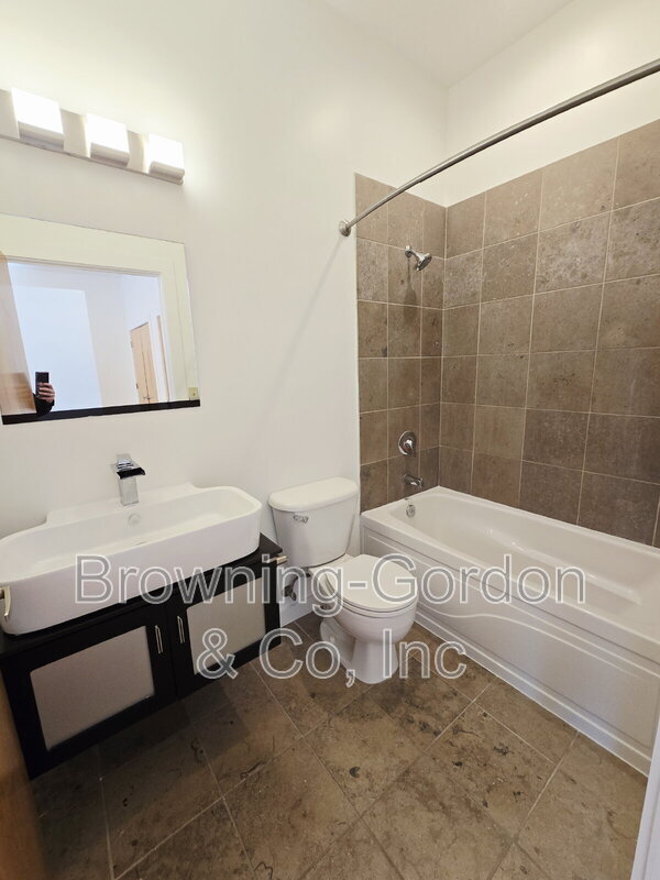 Building Photo - 1706 18th Ave S