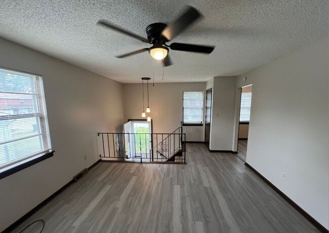 Building Photo - 2 Bedroom Duplex with Bonus Space – Perfec...