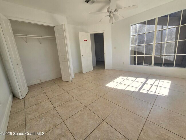 Building Photo - 771 Onyx Dr NE