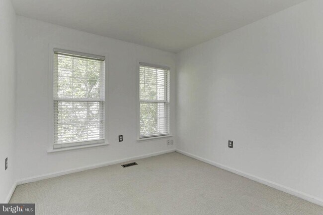 Building Photo - 9197 Carriage House Ln
