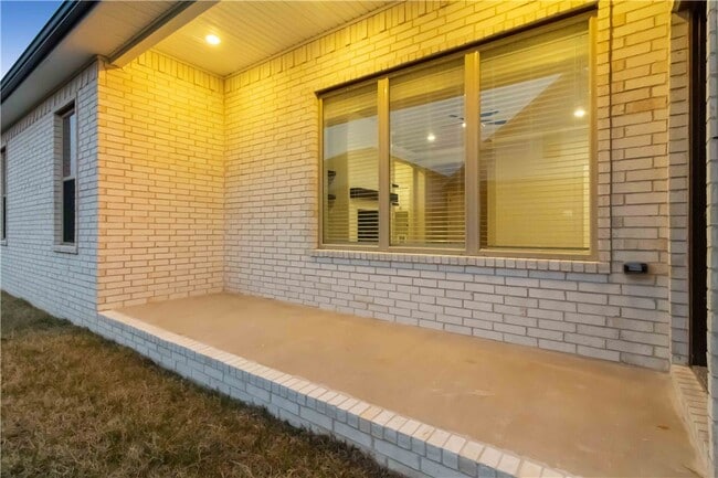 Building Photo - 500 Apollo Dr