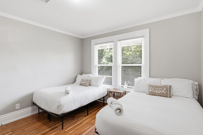 Building Photo - Furnished 10-Bedroom Single-Family Home in Buffalo