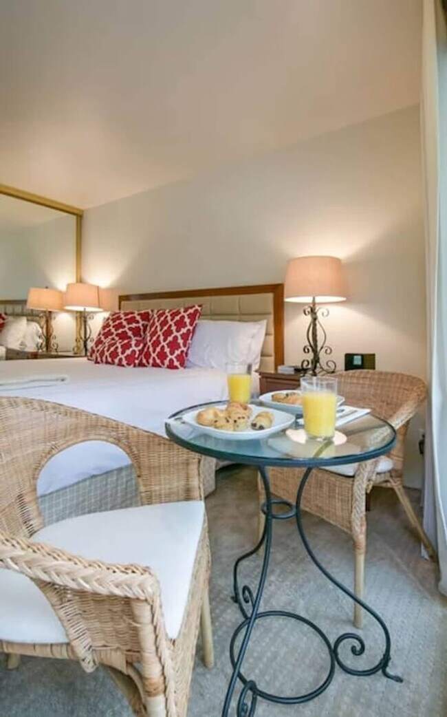 Building Photo - 668 Cottage Dr