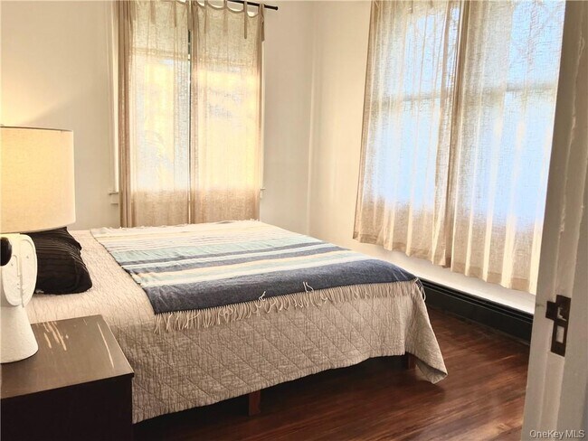 Building Photo - 283 Lake View Dr