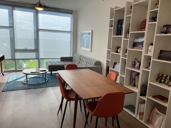 Primary Photo - STUDIO/1BA/1PKG in the heart of Kakaako at...