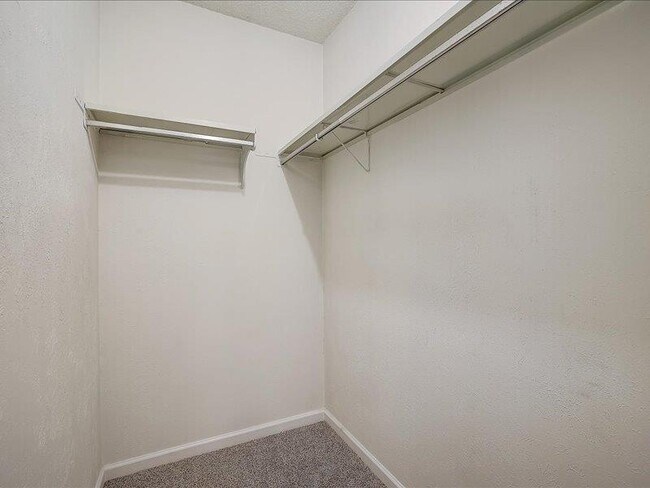 Building Photo - 10906 Meadgreen Ct