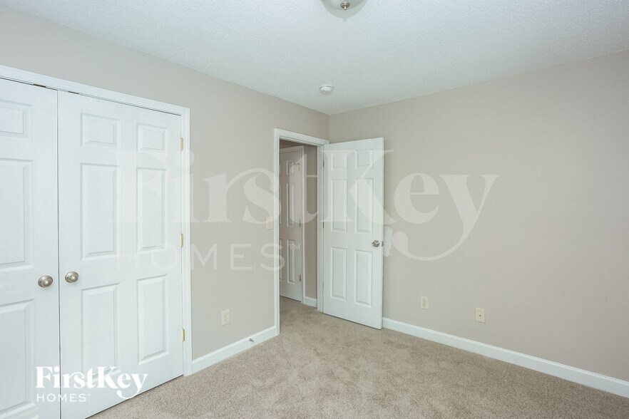 Building Photo - 2192 Mallard Pointe Dr