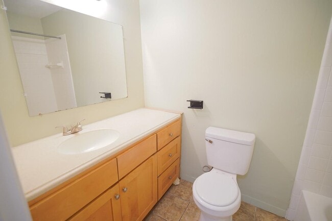 Building Photo - 2304 Hartsfield Ct