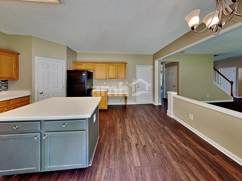 Building Photo - 507 Keeneland Ave
