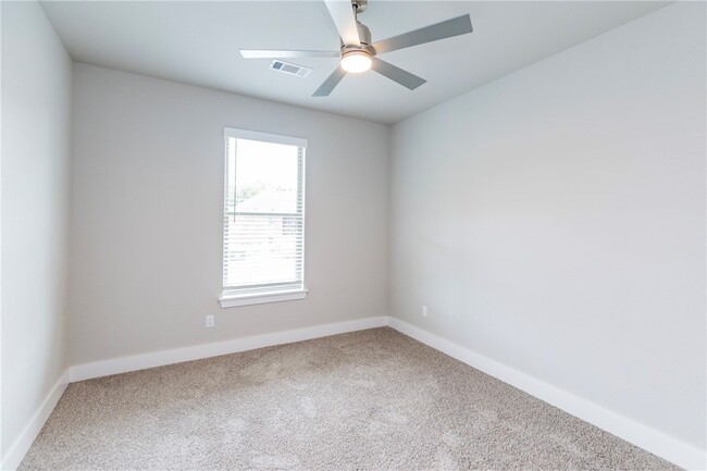 Building Photo - 2105 Chanae St