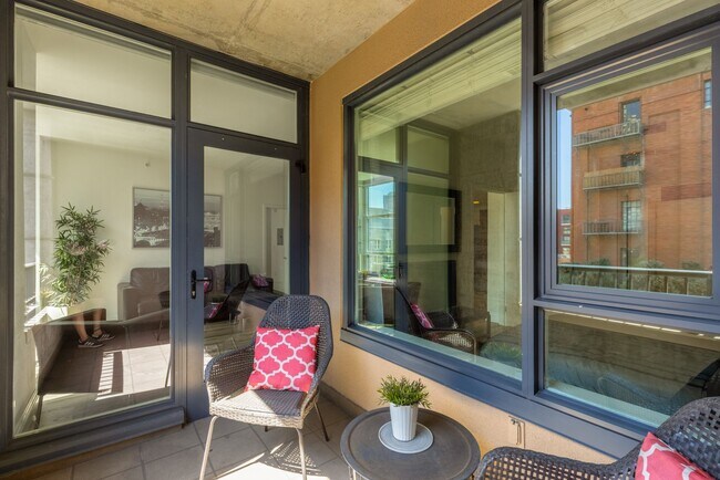 Building Photo - 530 K St