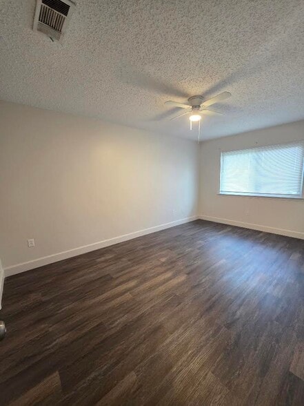 Building Photo - 46 Carriage Ln