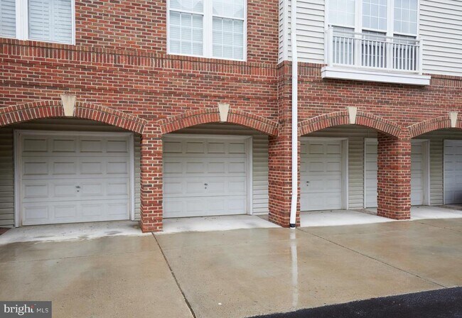 Building Photo - 300 King Farm Blvd