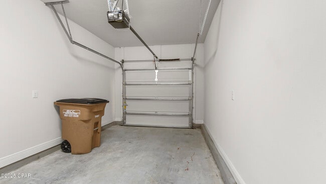 Building Photo - 1881 Pointe Dr