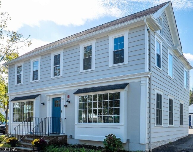 Building Photo - 135 Main St