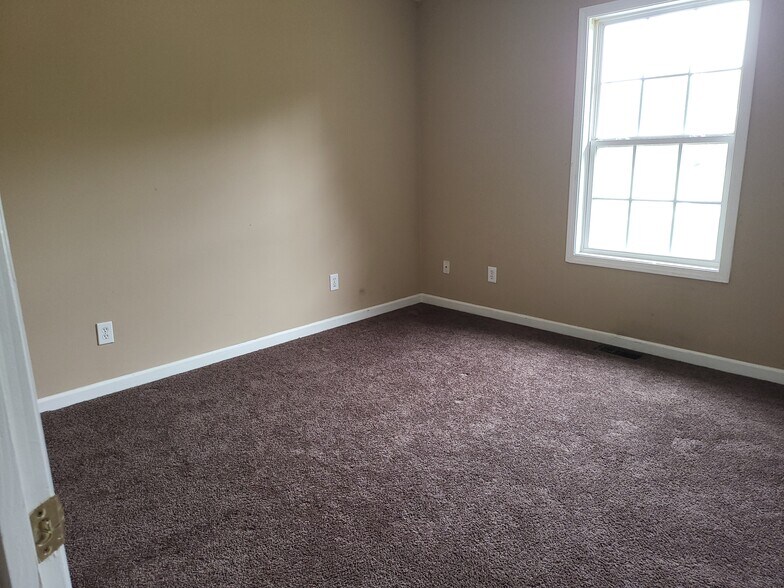 bedroom 2 - 330 Mcpherson St
