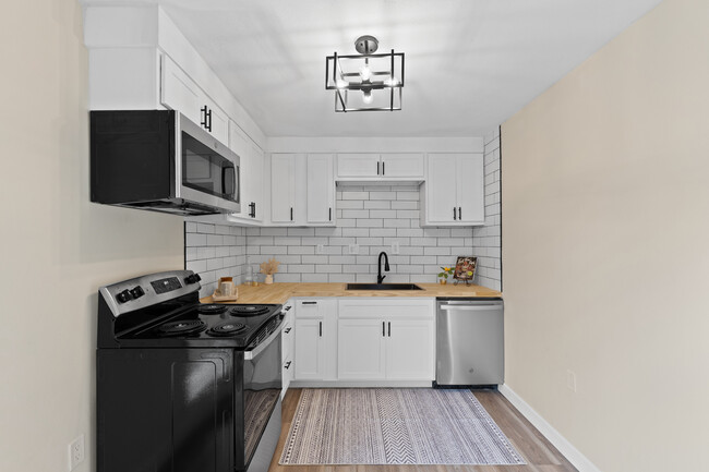 Renovated kitchen - 25 W Ofallon Dr