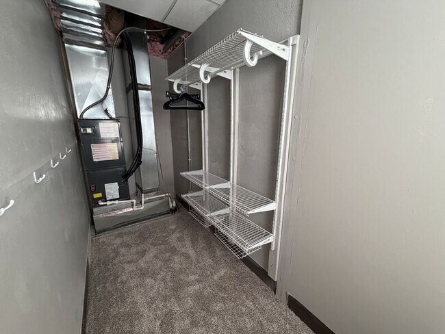 Building Photo - 5402 S 77th St