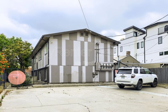 Building Photo - 2445 Lawrence St