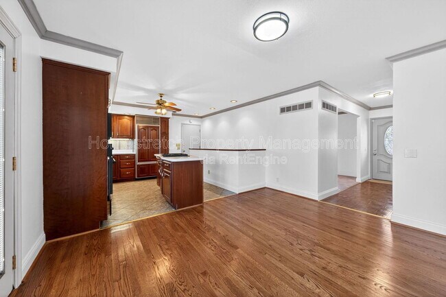 Building Photo - 2060 Loveland Dr