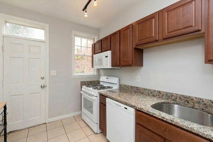 Building Photo - 955 25th St NW