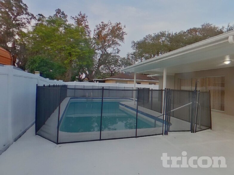 Building Photo - 7102 Woodfield Dr