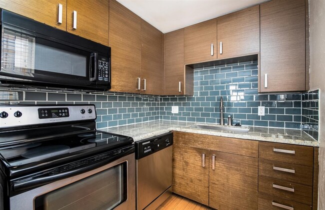 Building Photo - Modern Studio Apartment in a Uptown Neighb...