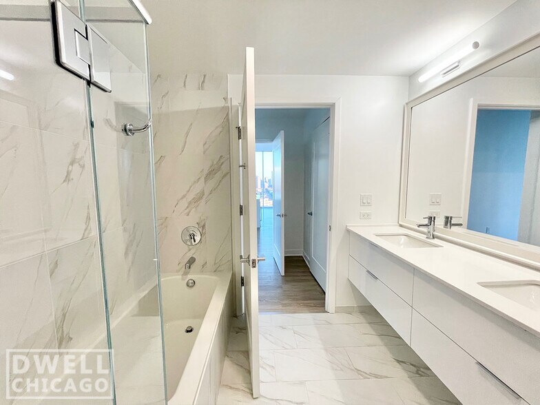 Building Photo - 2337 N Lincoln Ave