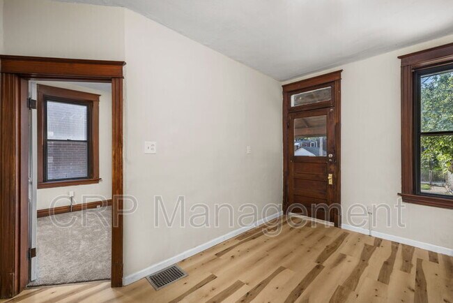 Building Photo - 5033 Ray Ave