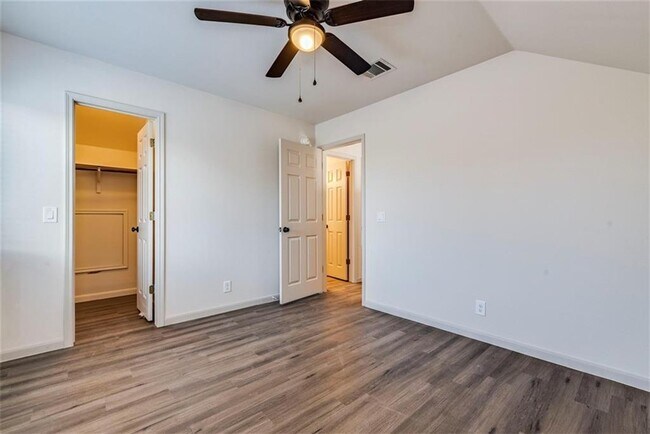 Building Photo - 150 Bailey Loop
