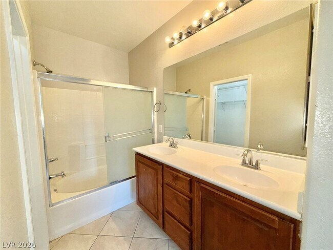 Building Photo - 8565 Vestia Ct