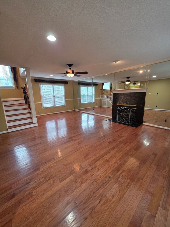 Building Photo - Gorgeous Home in Great Neighborhood