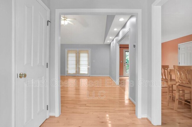 Building Photo - 184 Larkspur Ln