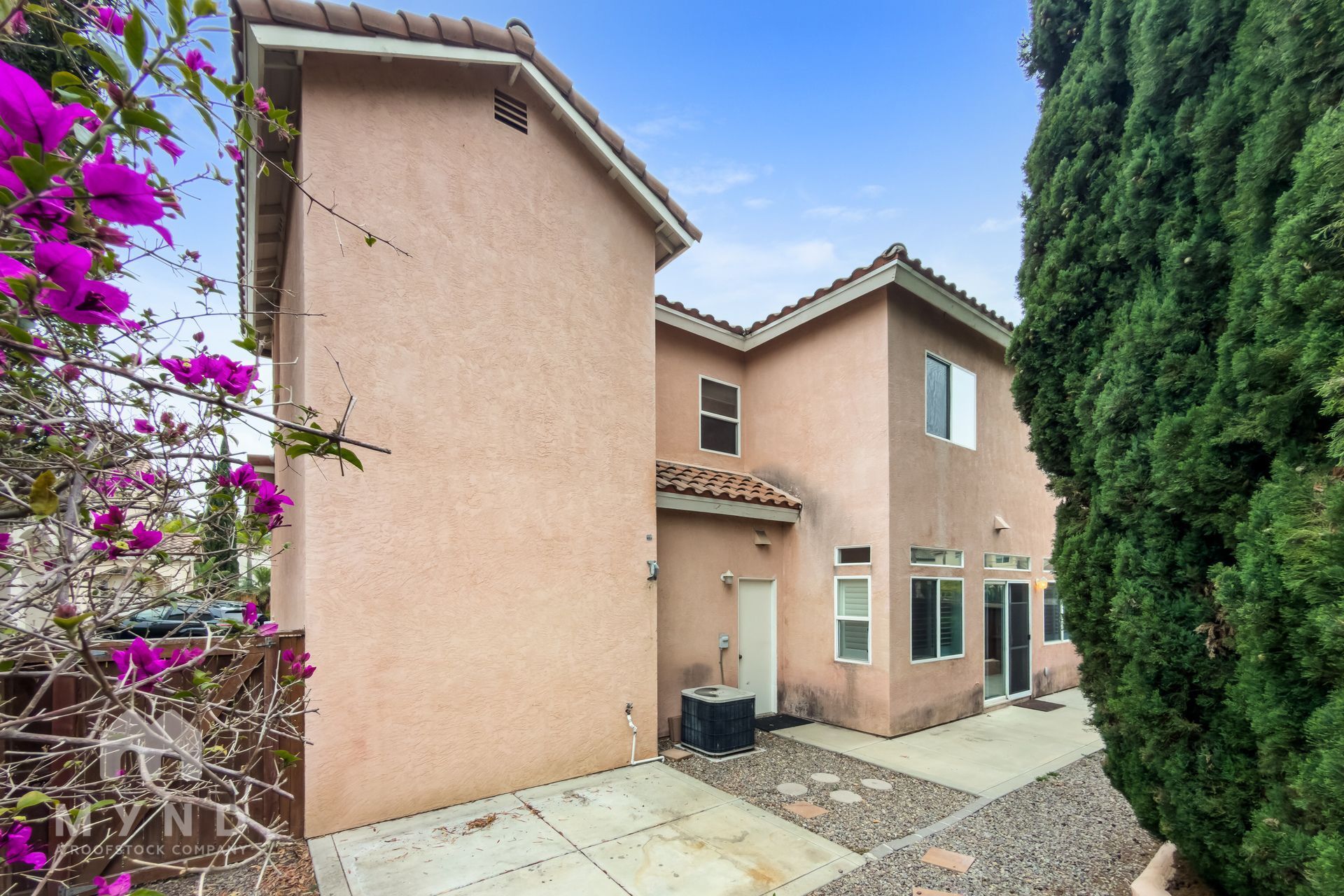 Building Photo - 305 Diamante Way