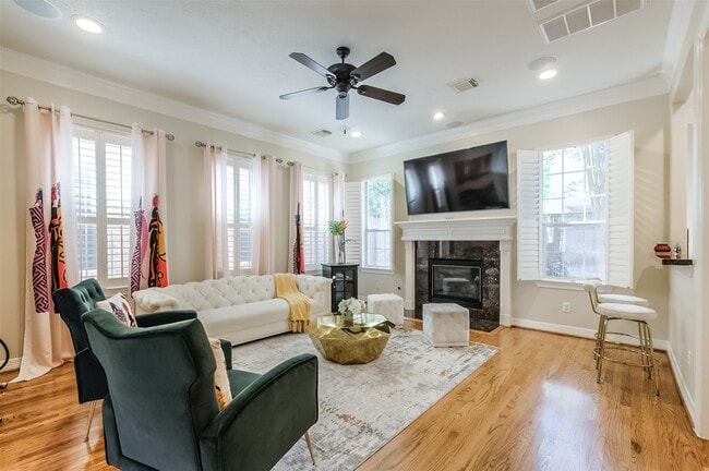 Building Photo - 7515 Shady Villa Walk