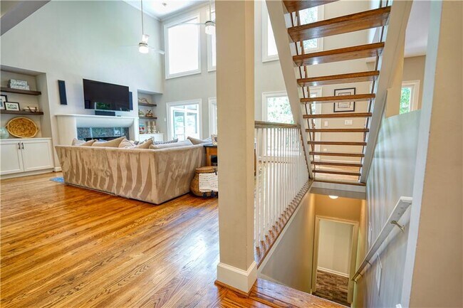 Building Photo - 958 Glenverness Dr