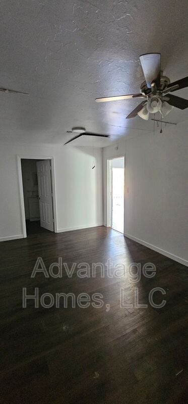 Building Photo - 7504 E 112th St