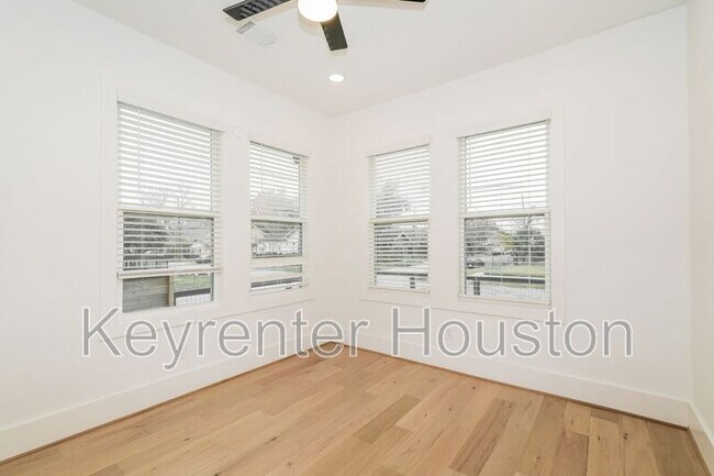 Building Photo - 231 Grace St