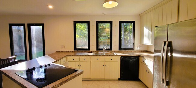 Building Photo - Remodeled secluded wooded oasis off of Qualla Road with handicap access