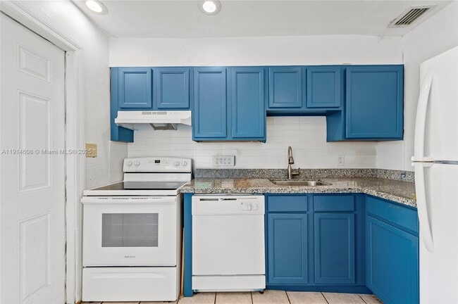 Building Photo - 1127 NE 5th Ave