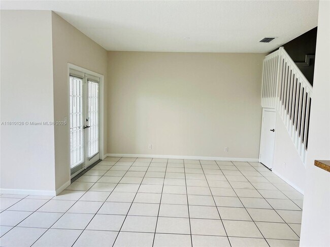 Building Photo - 1647 Hawthorne Pl
