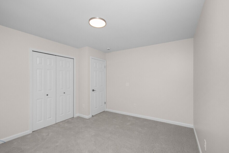 Building Photo - 1511 Fall Creek Ln