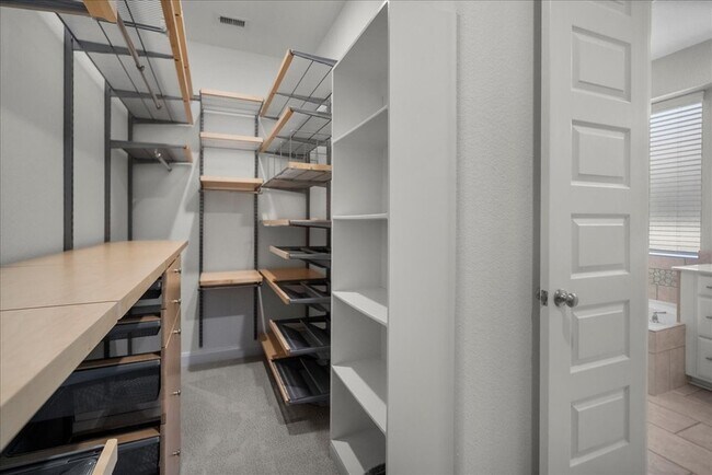 Building Photo - 13814 Russell Ct
