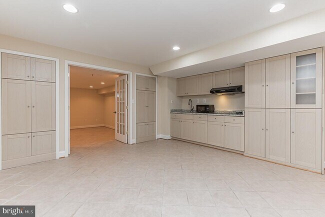 Building Photo - 13907 Willow Tree Dr