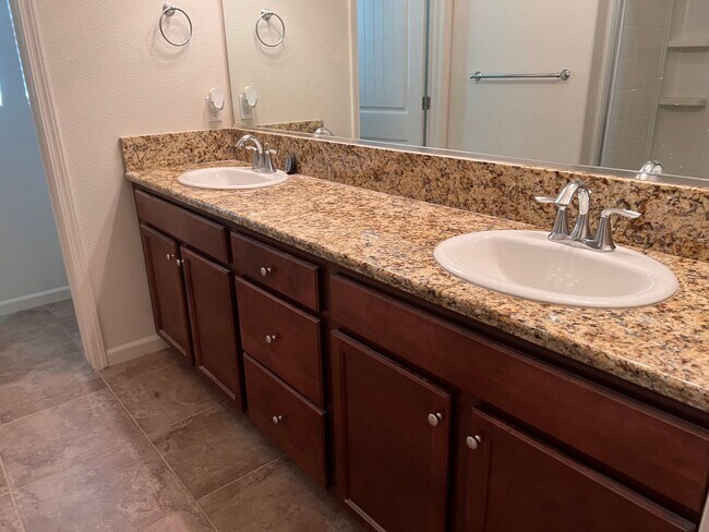 Building Photo - 2578 Bell Port Ave