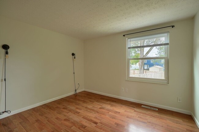 Building Photo - 651 Dovalon Pl